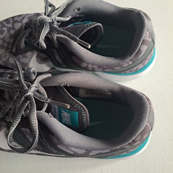 Womens Nike Dual Fusion TR 2 Sneakers - Picture 6 of 6